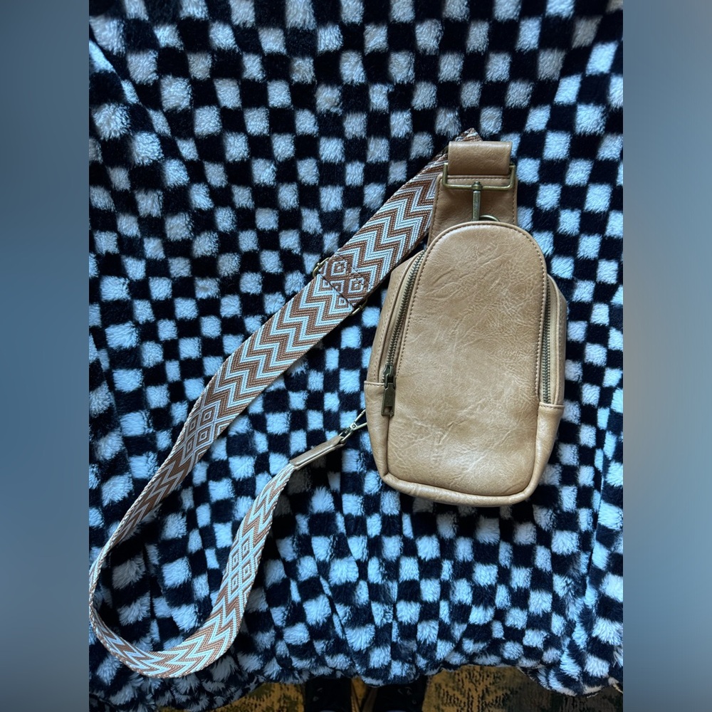 Pink lily crossbody purse